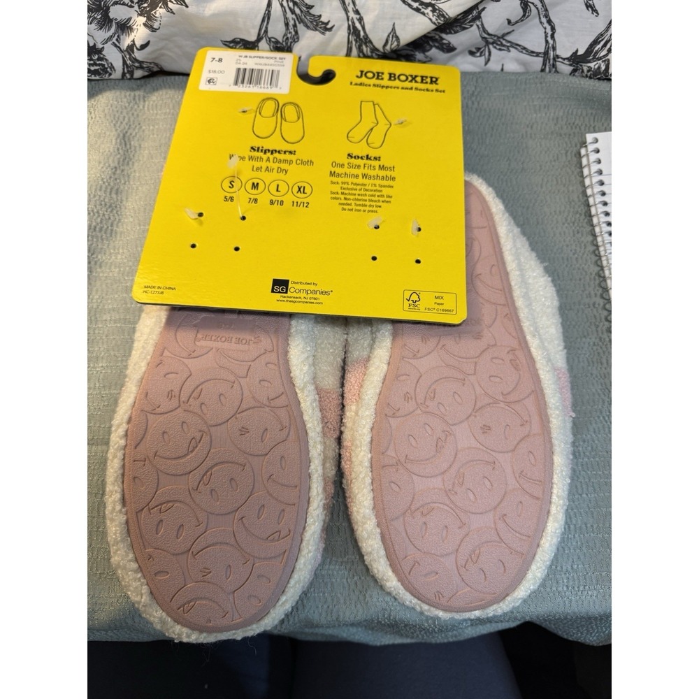 NIB Joe Boxer Pink White Checkered Slippers and Socks Set Medium 7/8 - Picture 5 of 7